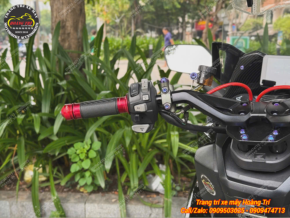 Ghi đông nhôm CNC kiểu TMax 560 cho xe ADV 150/160