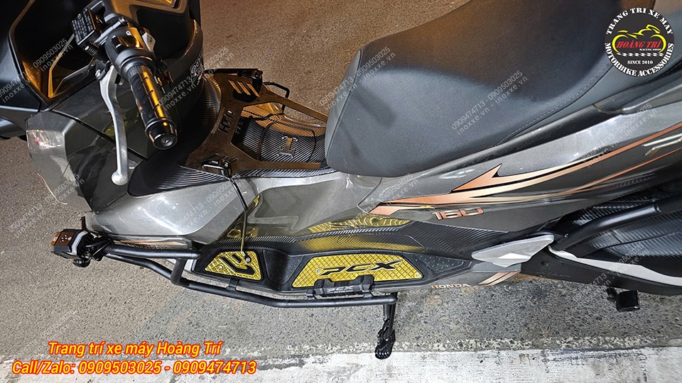 Thảm để chân PCX 160 2025 nhôm CNC