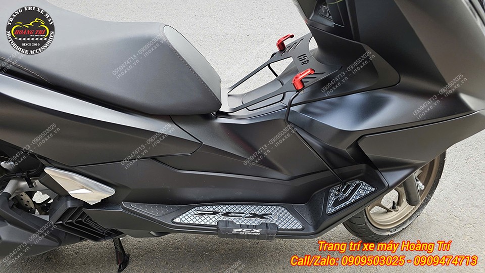 Thảm để chân PCX 160 2025 nhôm CNC