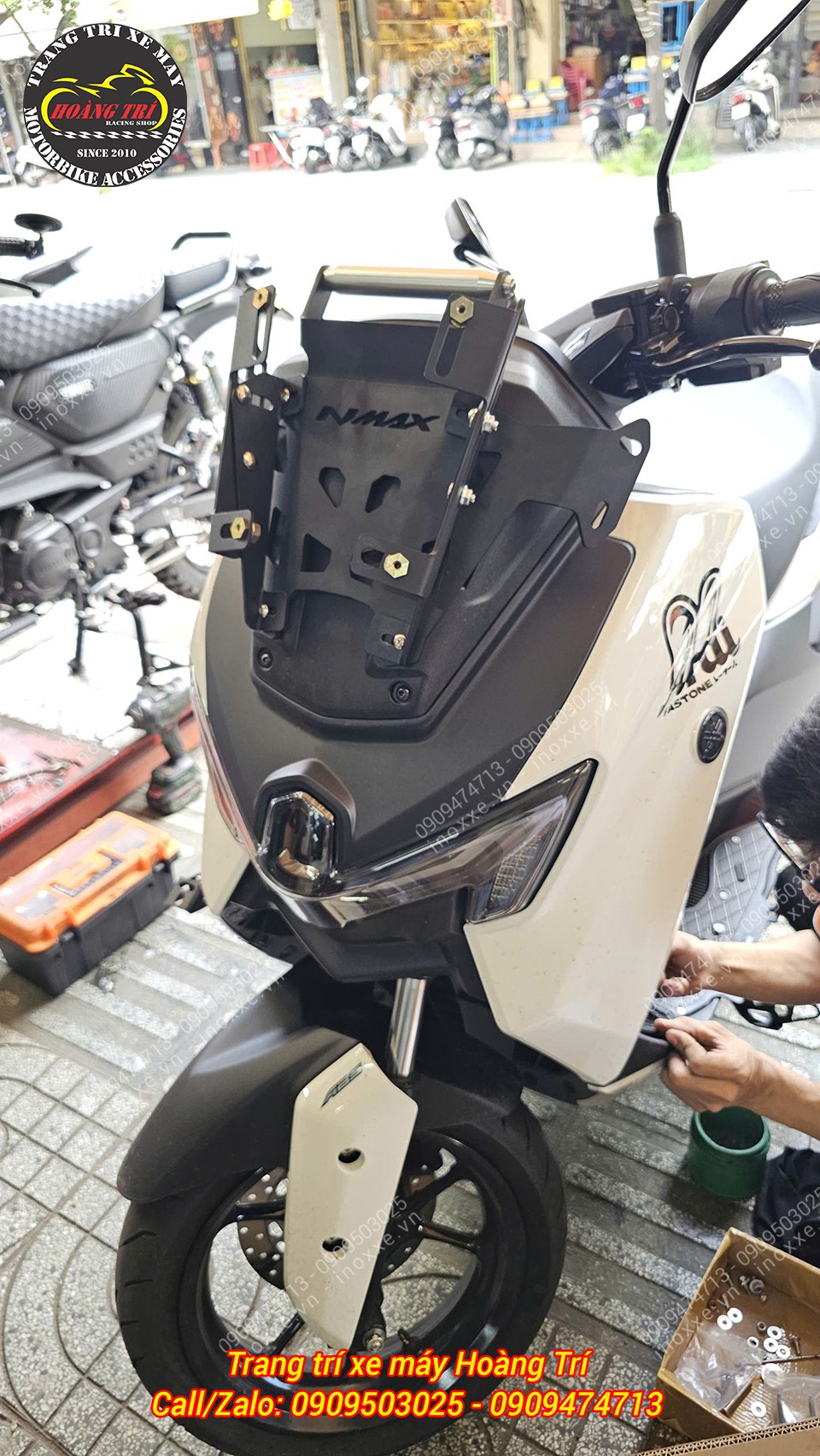 Khung nâng kính chắn gió tích hợp thanh ngang GPS cho xe Yamaha NMAX 155