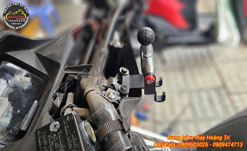 Thanh ngang GPS PCX 160 tích hợp móc treo đồ