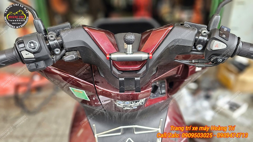 Thanh ngang GPS PCX 160 tích hợp móc treo đồ