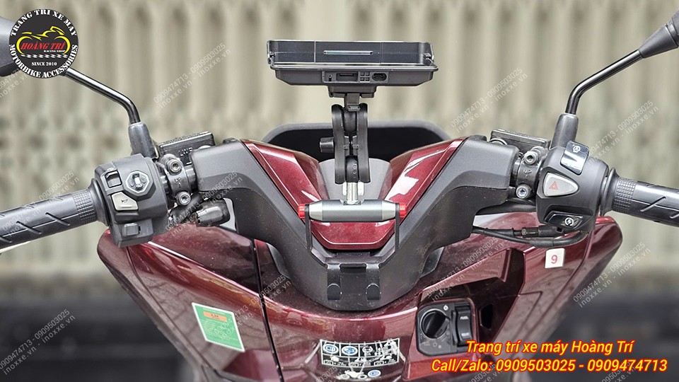 Thanh ngang GPS PCX 160 tích hợp móc treo đồ