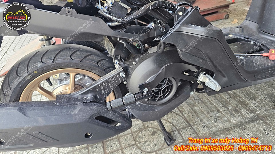 Gác chân phụ Yamaha Gear