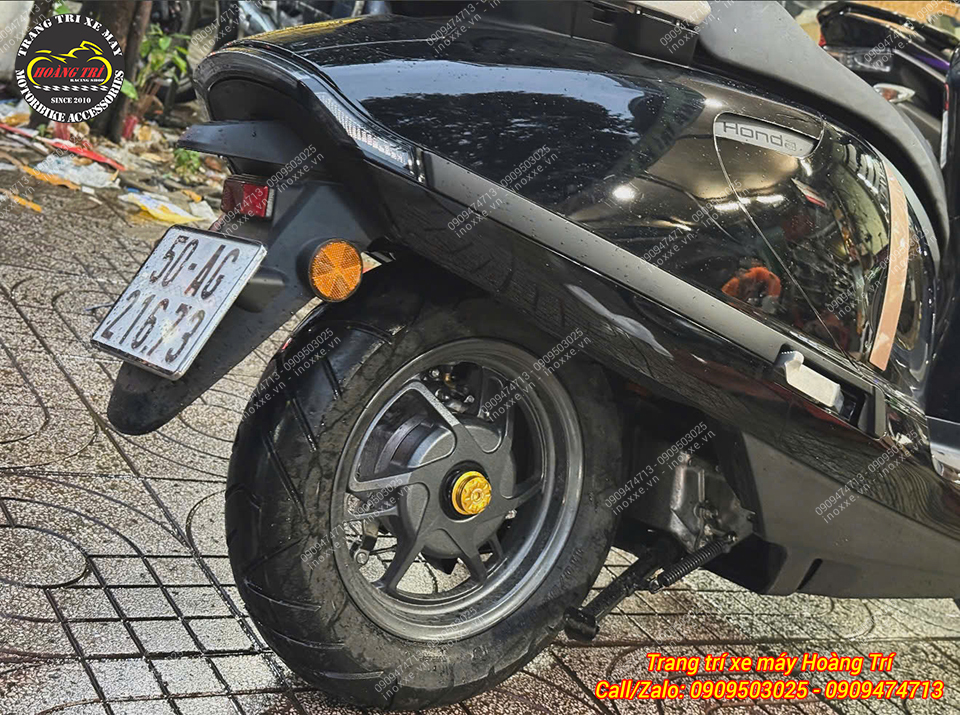 Chụp cốt bánh sau Honda UC3 nhôm CNC