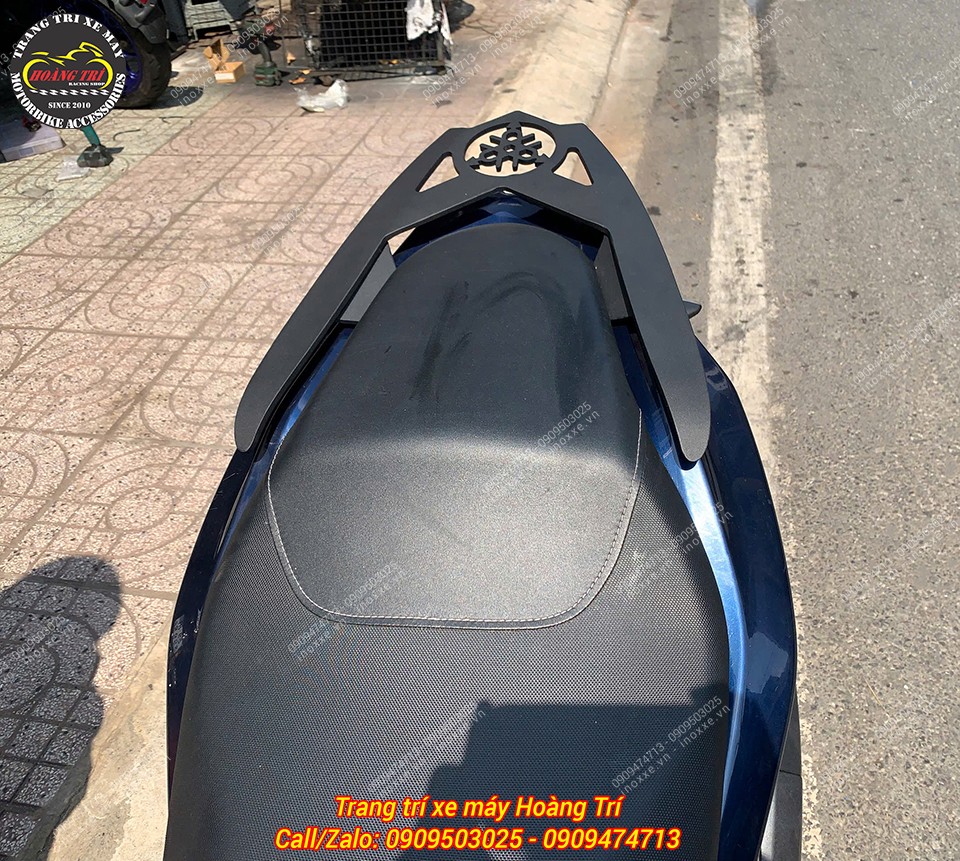 Cản sau (tay dắt) NVX CNC logo Yamaha