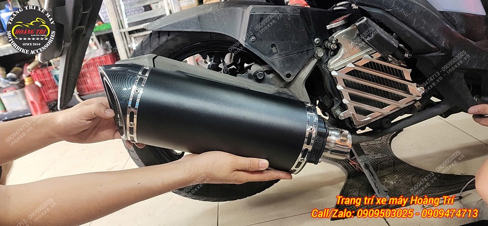 Pô độ Akrapovic đuôi Carbon F1 có tiêu giảm thanh