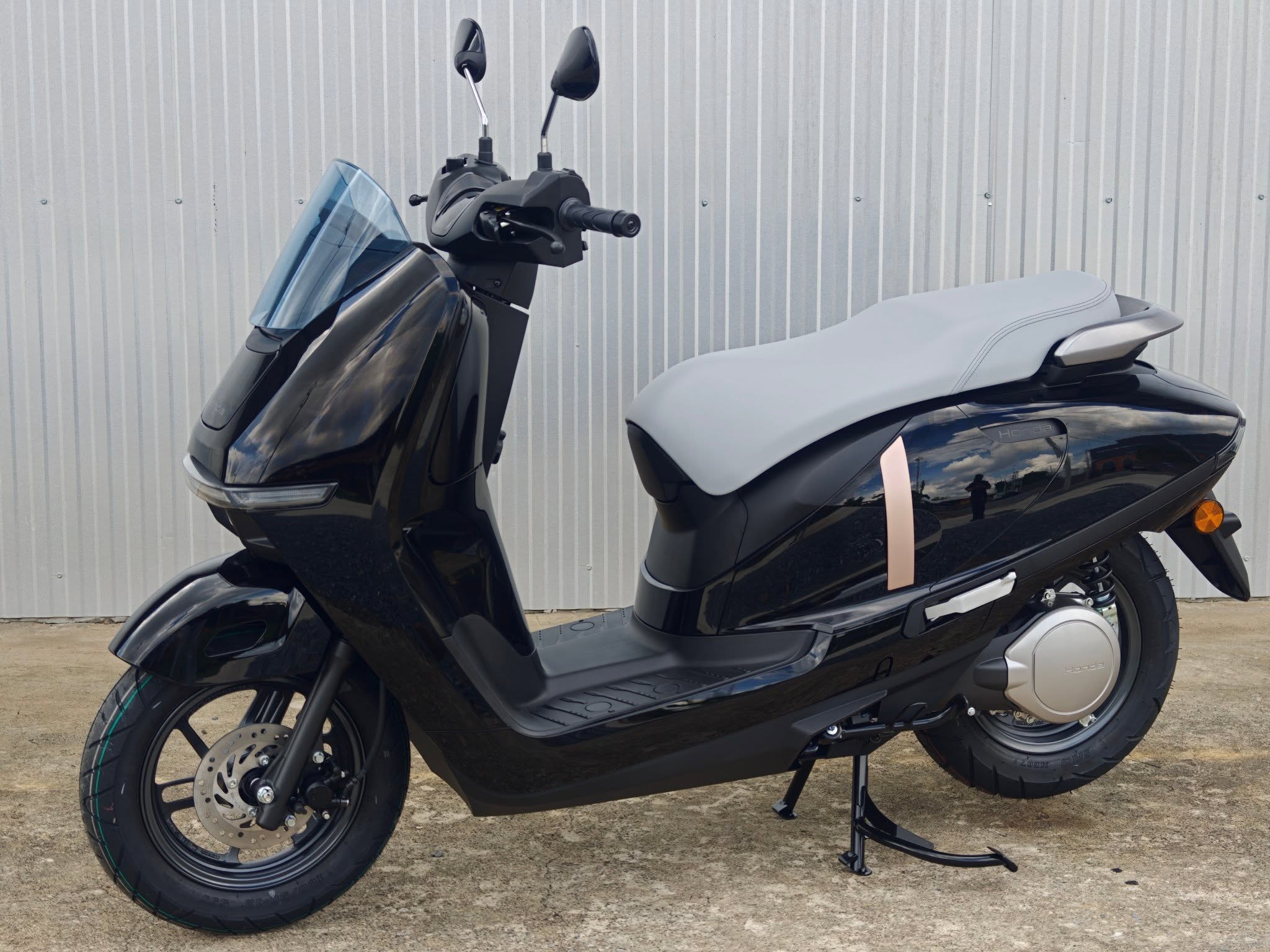 Thảm để chân H2C Honda UC3
