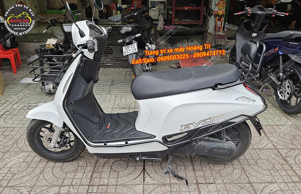 Thảm để chân xe máy điện Vento