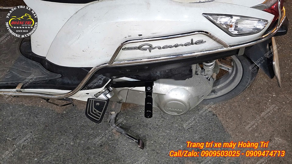 Gác chân phụ xe Grande