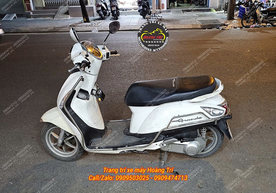 Gác chân phụ xe Grande