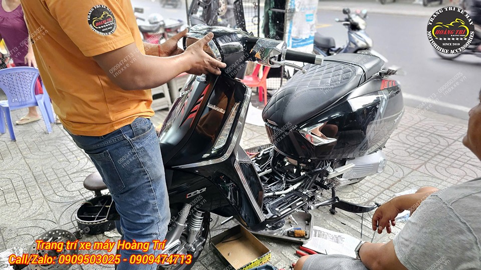 Độ bật gác chân sau tự động cho xe Lambretta