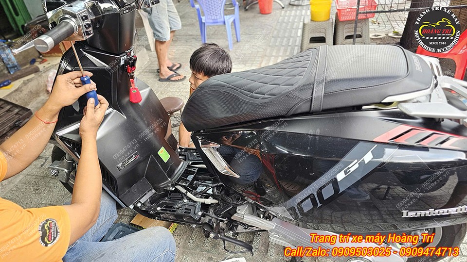 Độ bật gác chân sau tự động cho xe Lambretta