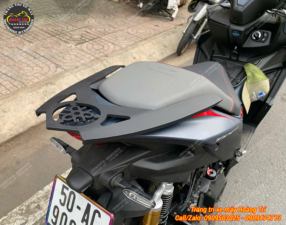 Cản sau (tay dắt) NVX V3 có Logo Yamaha