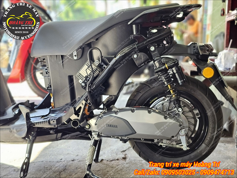 Độ bật gác chân sau tự động cho xe máy điện Yamaha NEO's