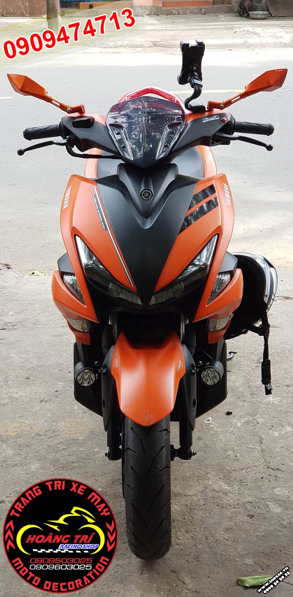 Đế để điện thoại trên xe máy