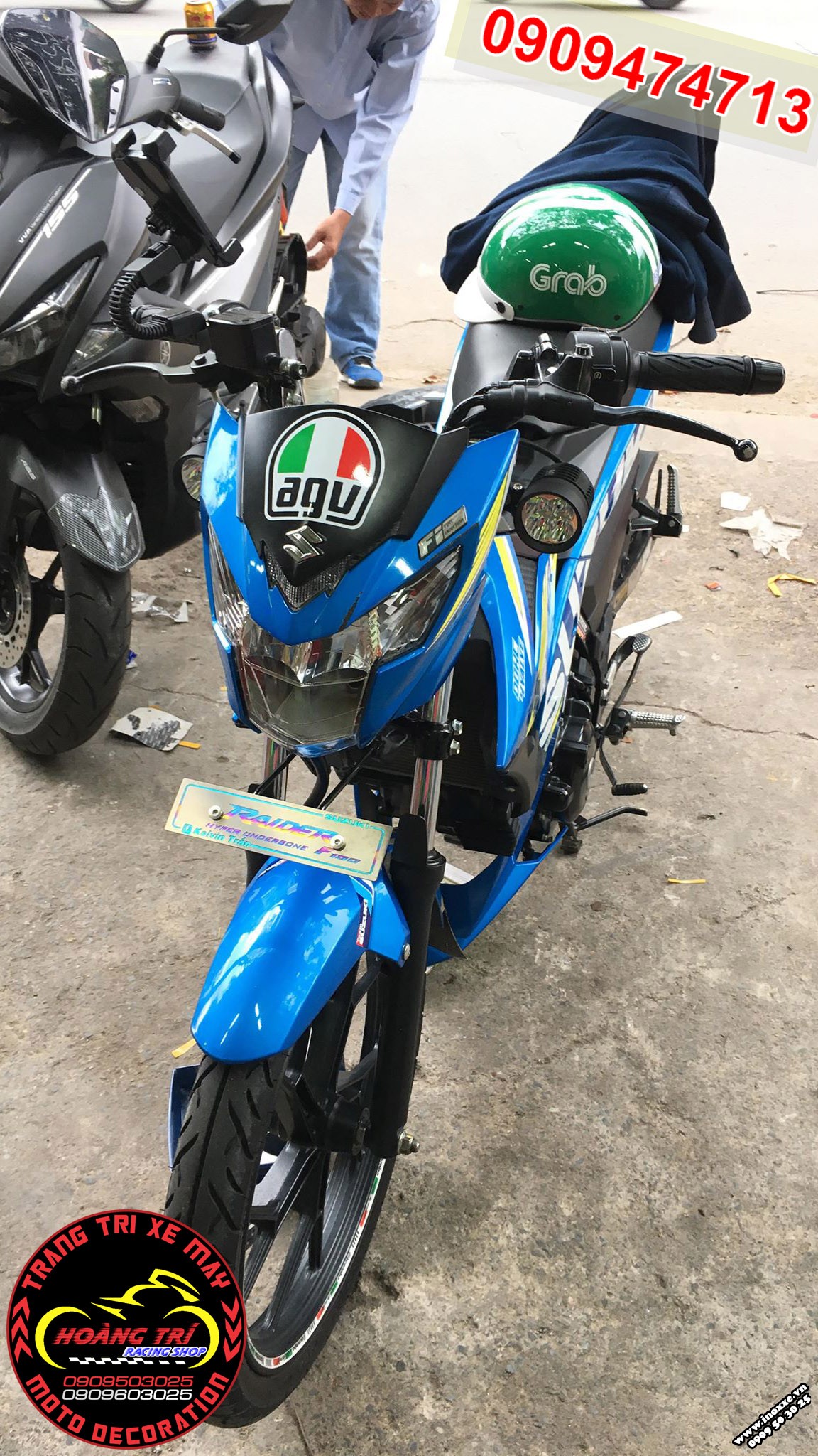 Đế để điện thoại trên xe máy