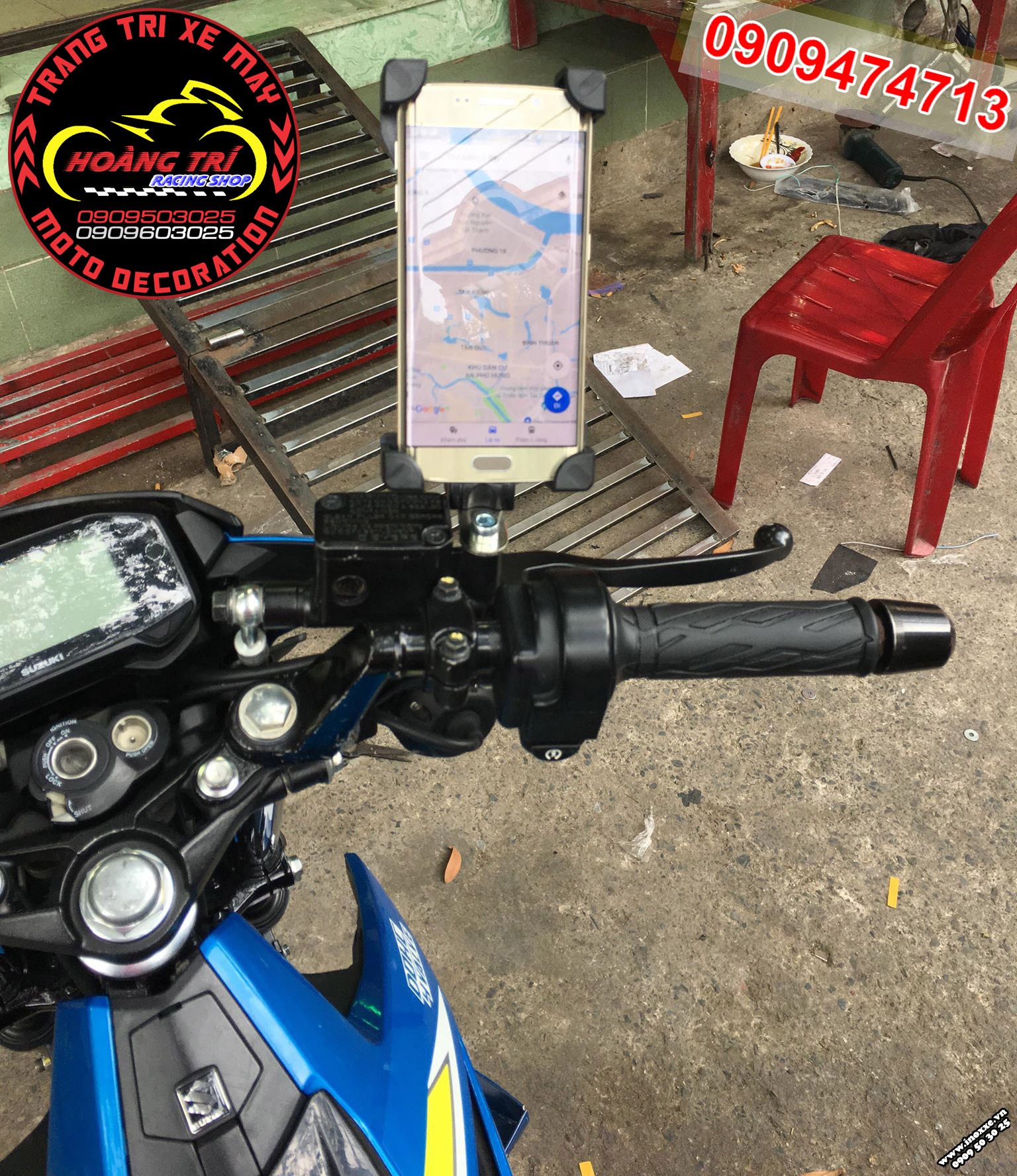 Đế để điện thoại trên xe máy