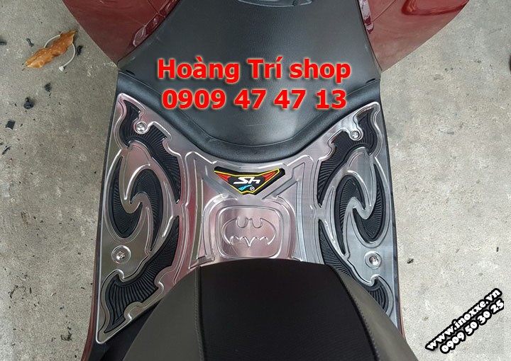 Thảm để chân inox xe SH 2017 Hoàng Trí