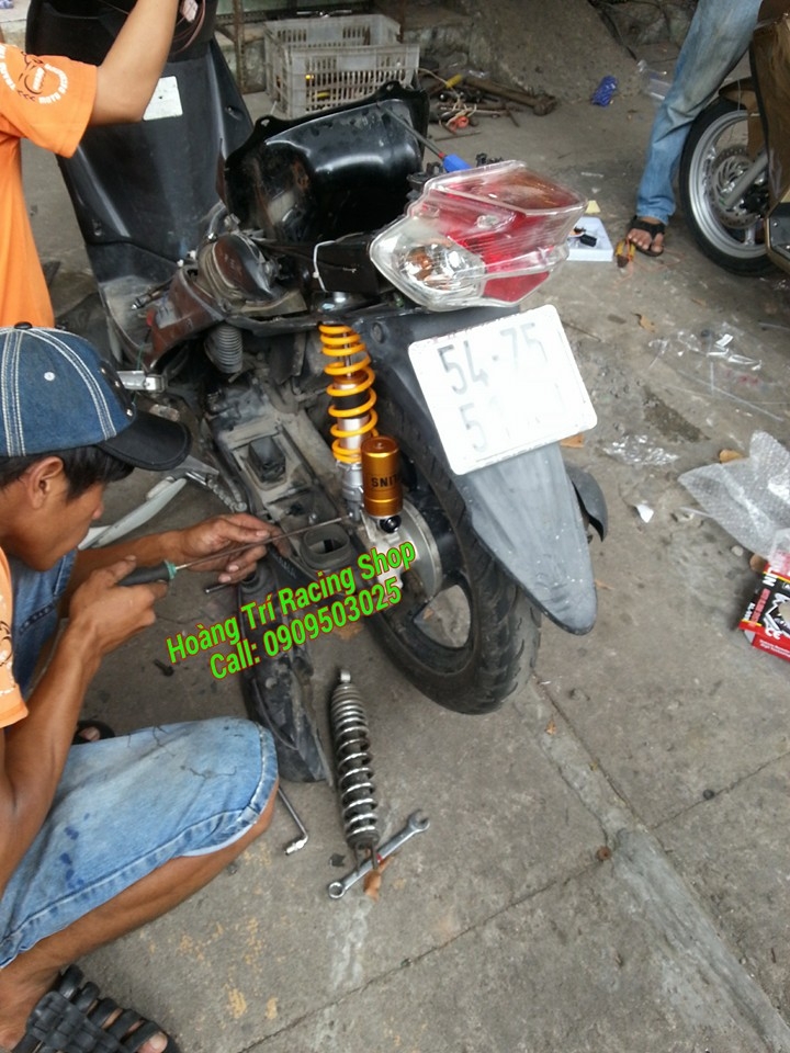 Phuộc sau Ohlins gắn cho xe máy