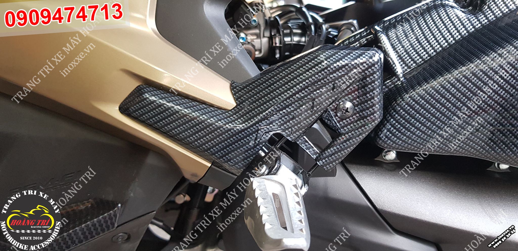 Phụ kiện trang trí xe Airblade 2020: Ốp gác chân sau sơn carbon