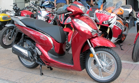 Honda-SH-300i2015-02