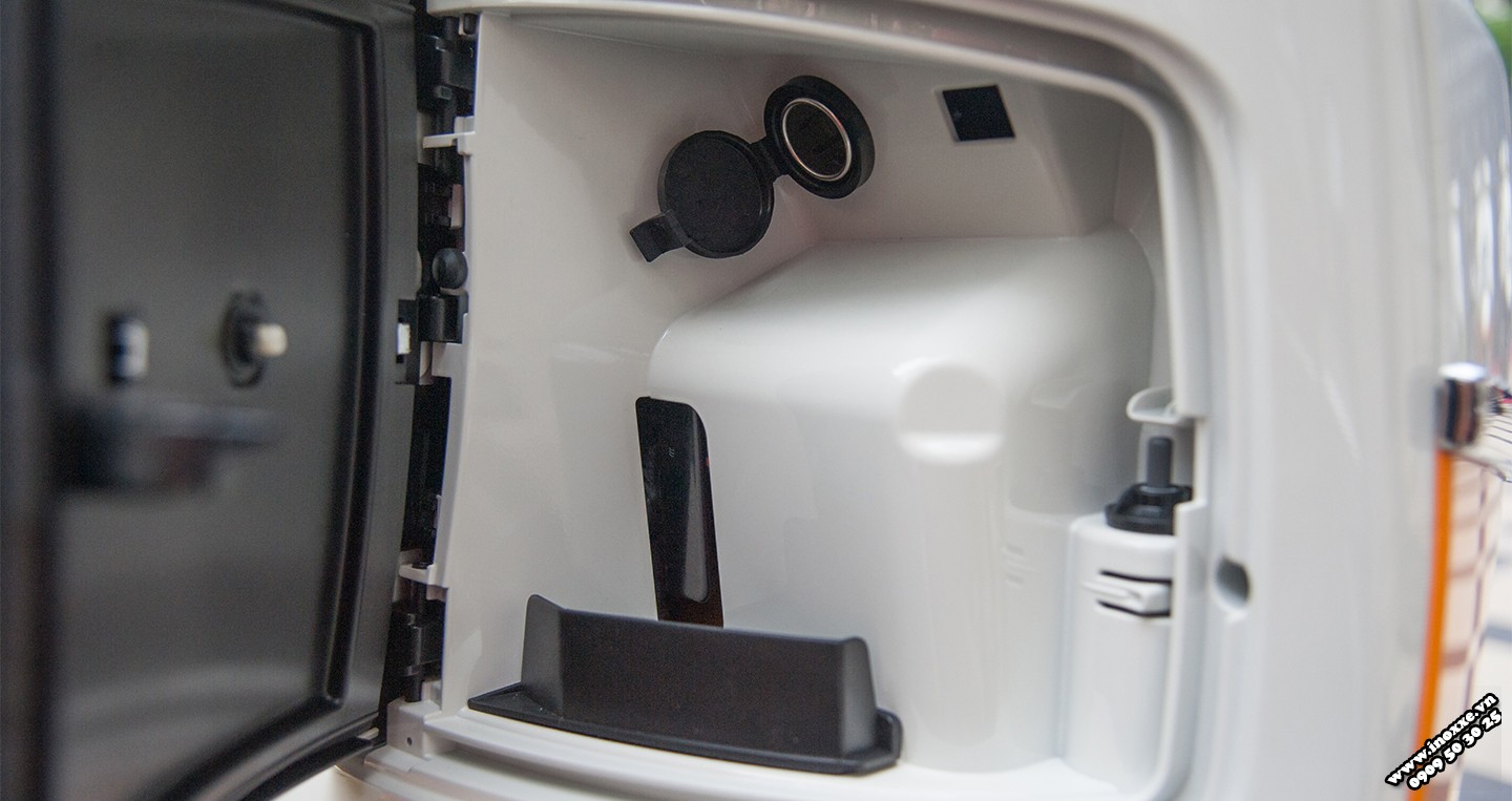 Chi tiết hộc chứa đồ trước Peugeot Django