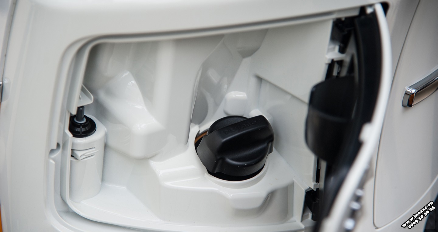 Hộc chứa đồ phía trước của Peugeot Django
