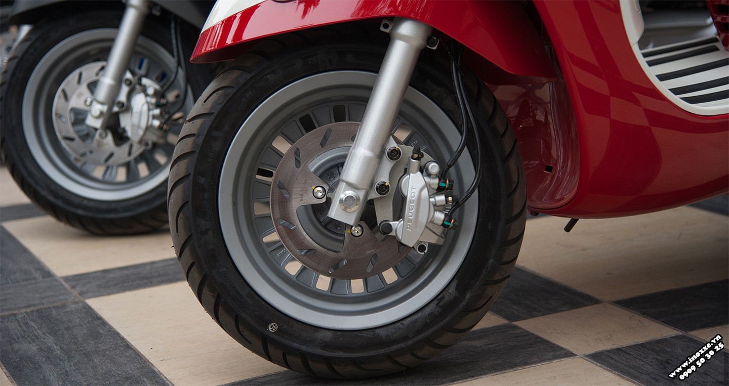 Giảm xóc sau và tổng thể bên hông Peugeot Django