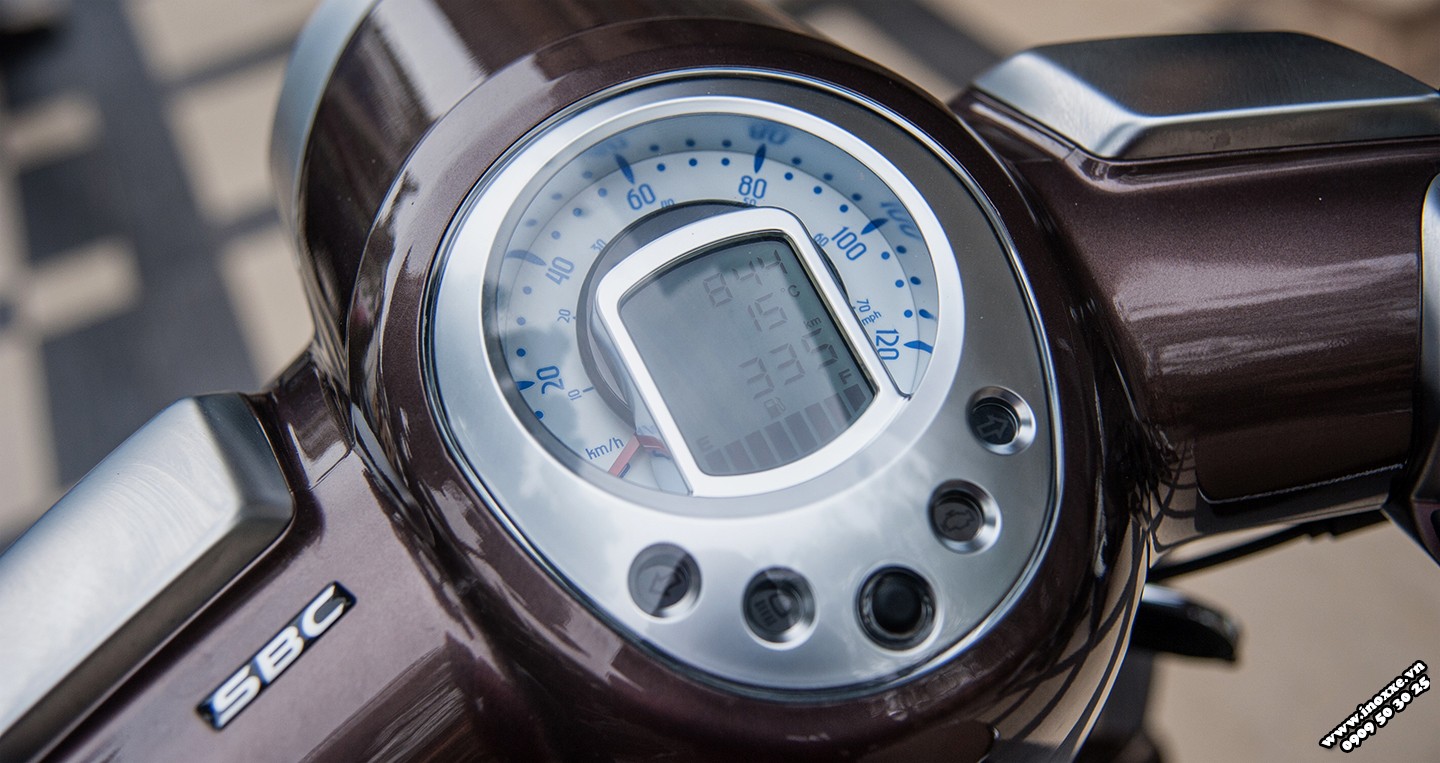 Mặt đồng hồ điện tử và analog của Peugeot Django