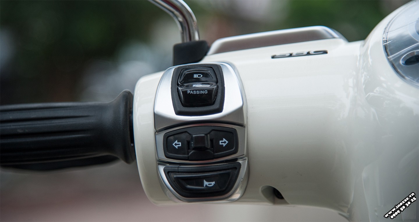 Cụm công tắc bên trái của xe tay ga Peugeot Django
